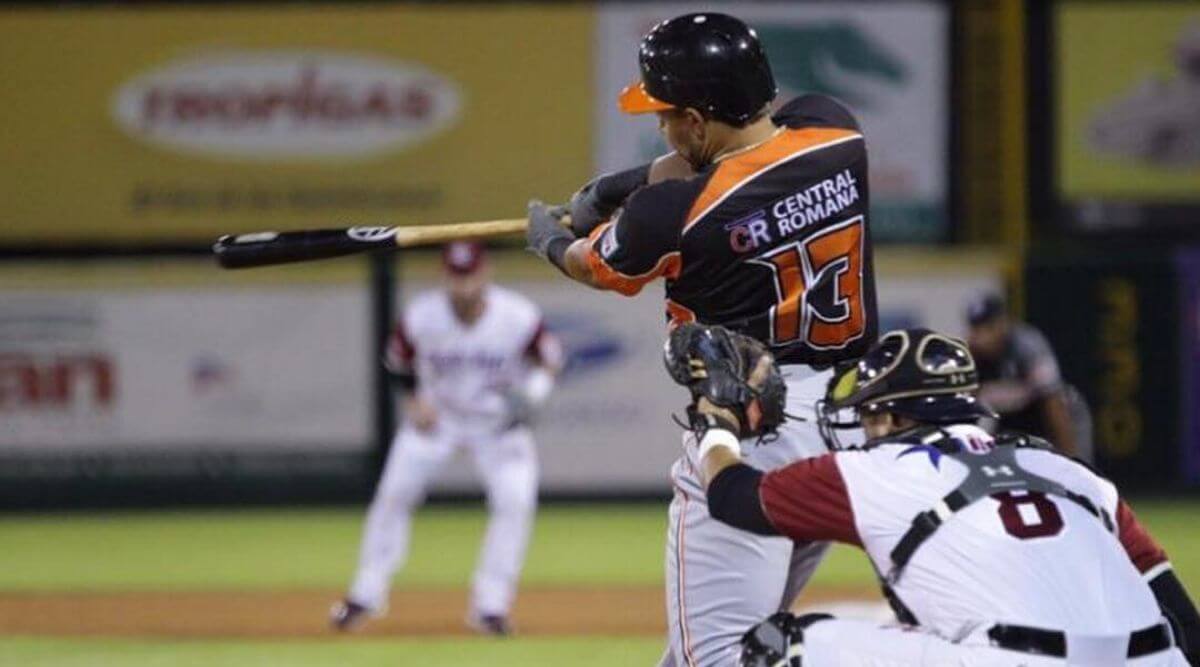 The Advantages of Swinging Wood Bats Over Aluminum